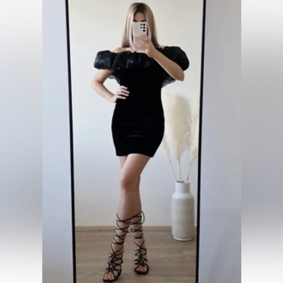 NWT. Blogger’s Favorite Zara Small Voluminous Organza Velvet Black Mini Dress. - Picture 10 of 16